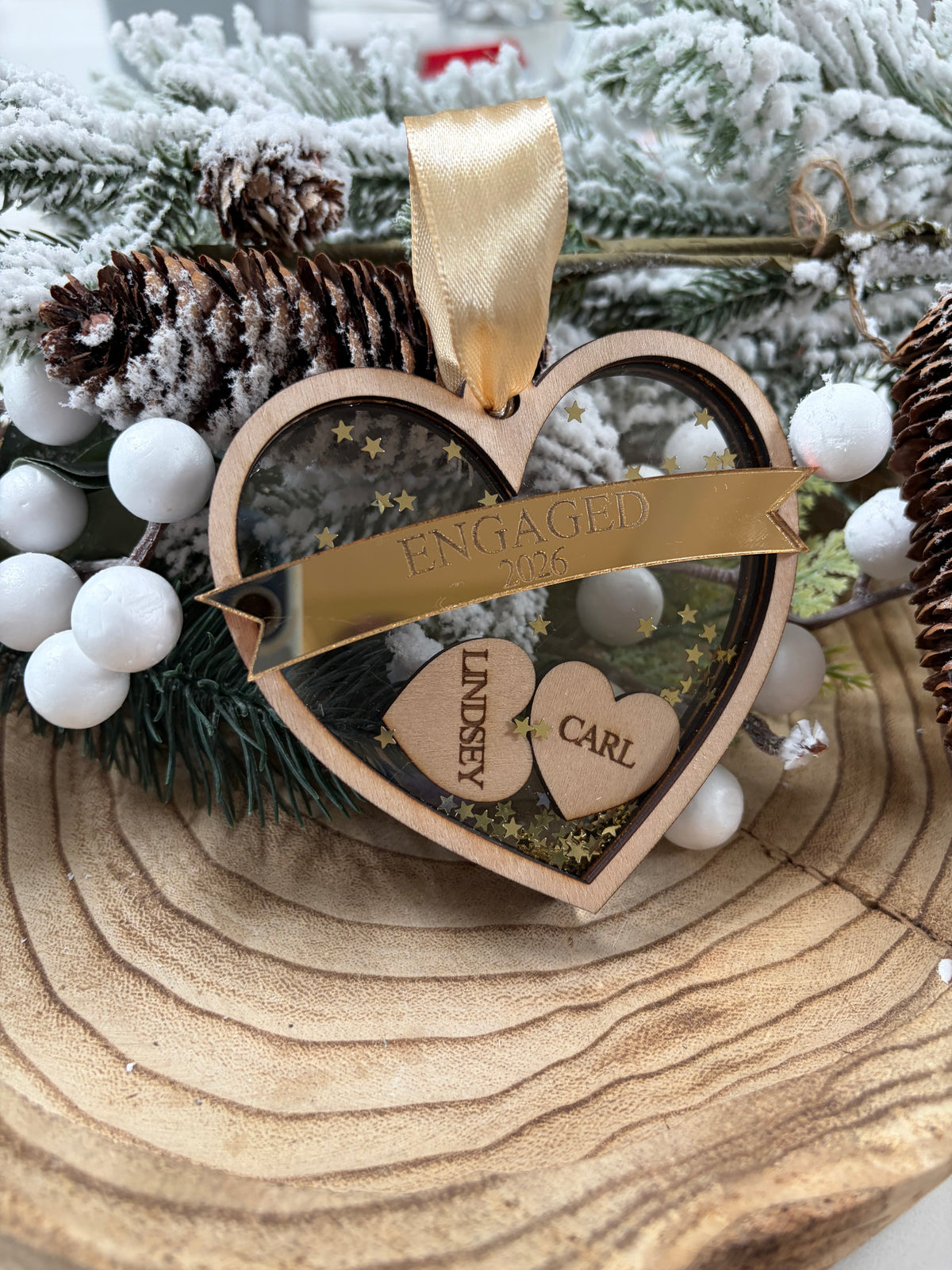 Engaged/Married Shaker Bauble