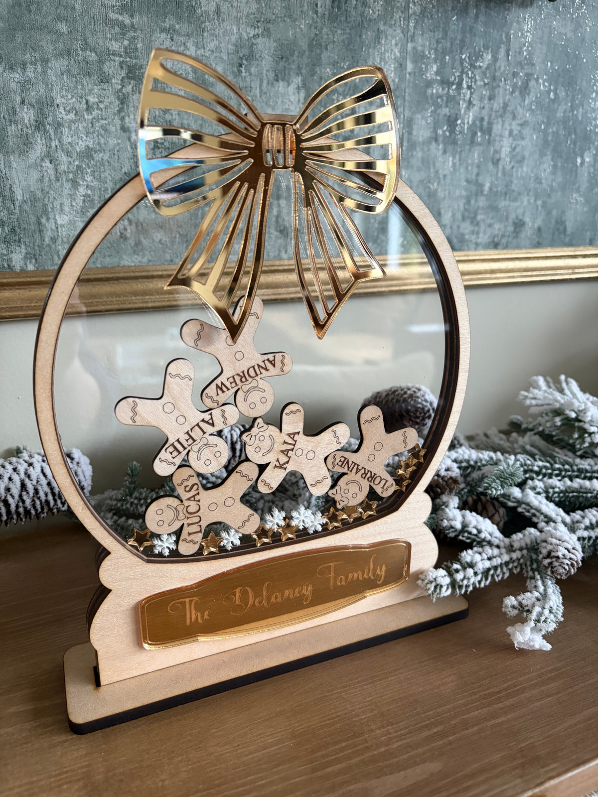 Christmas Family Scene Plaque